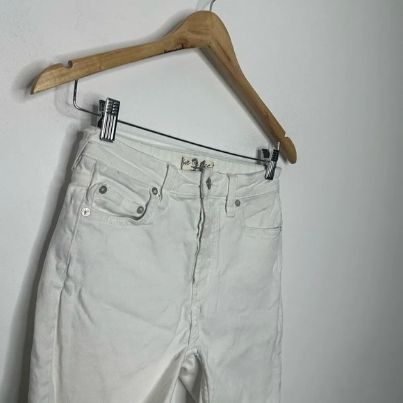 FREE PEOPLE Avery DENIM BERMUDA SHORT white cotton blend womens size 26 - Picture 4 of 10